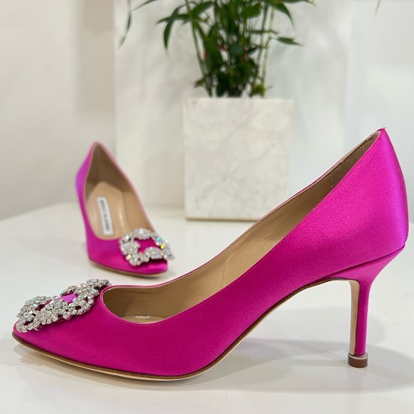 Manolo Blahnik Crystal Embellished Satin Hangisi Pumps